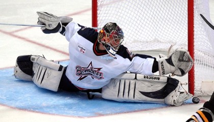 毕巴球员与亚马尔赛场争执，拉菲尼亚冷静化解冲突