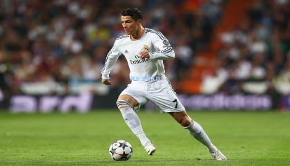 踢球者权威预测，于帕梅卡诺领衔 拜仁战斯图加特首发曝光 特尔穆勒或成关键棋子