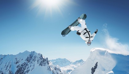 巴黎球迷投掷照明弹引发骚乱 多特蒙德主场Tifo遭焚毁