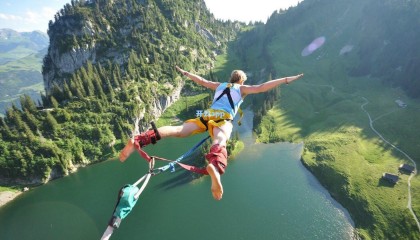 女足遭遇历史性失利，低谷中的中国玫瑰如何重绽芳华？
