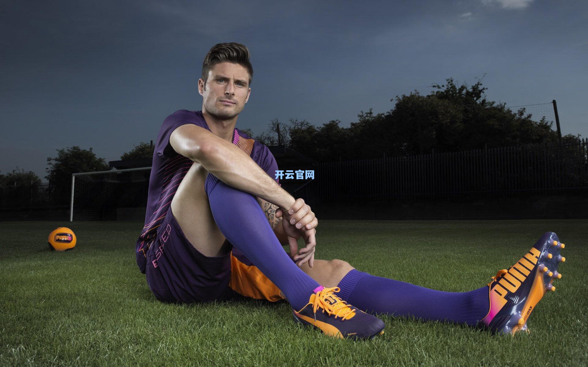 迪亚斯独造三球闪耀全场，过人如麻率队击溃莱比锡