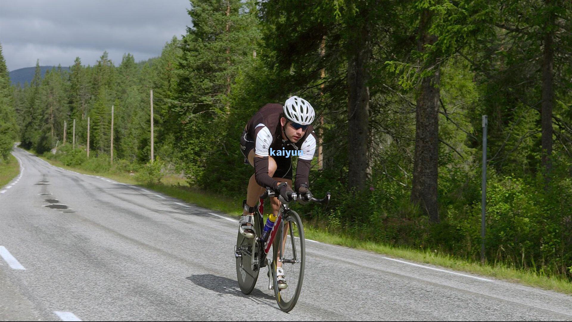 中超巅峰对决，特谢拉惊天远射吴曦补时绝杀，申花2-1逆转河南登顶积分榜